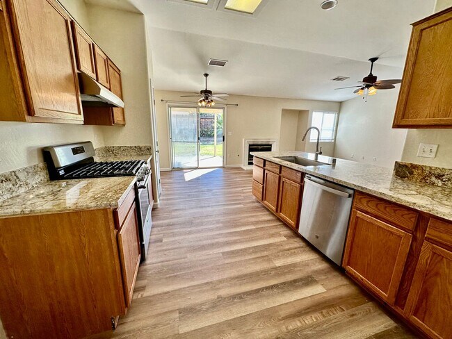 Building Photo - Northwest Dream Home!!!! 3+2 Granite Counters, Hardwood Floors, 3 Car Garage, RV Parking, and New...