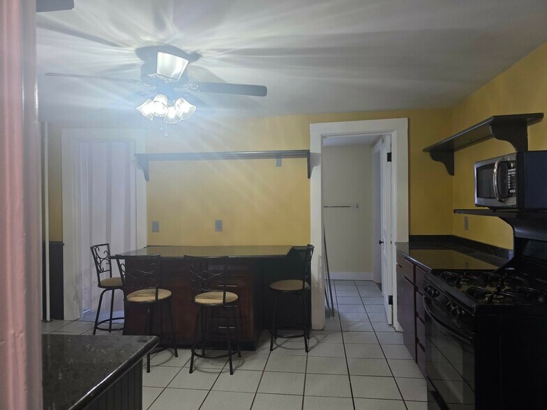 Building Photo - 175 Eagle St