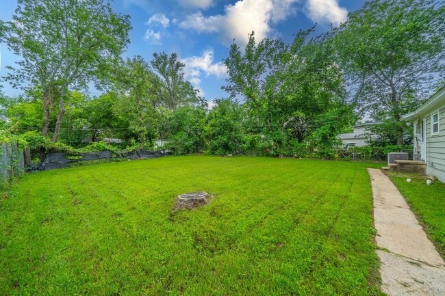 Building Photo - 1155 Greenbrier Dr