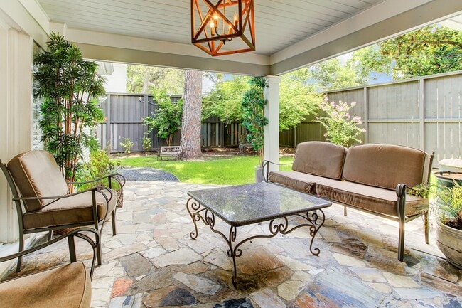 Building Photo - 751 W 43rd St