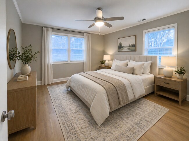 Building Photo - Nicely Renovated Duplex Home