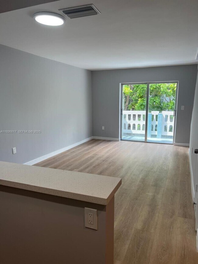 Building Photo - 7820 NE Bayshore Ct