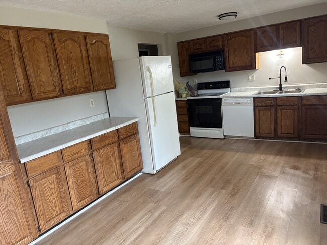 Primary Photo - 1375 Firethorne Dr