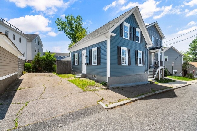 Building Photo - Beautifully Renovated 4-Bedroom Home in Ea...