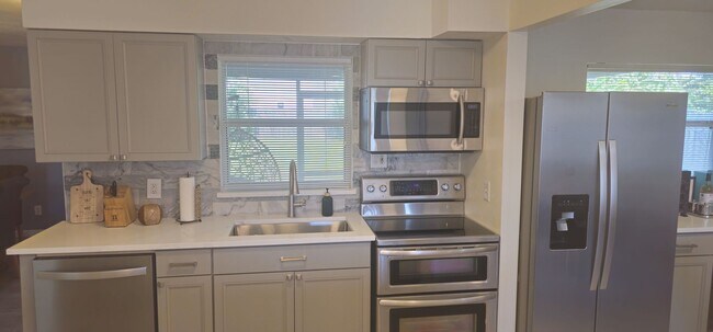 Building Photo - $6,000 Per Month FULLY FURNISHED - SATELLITE BEACH FL- MINUTES TO BEACH