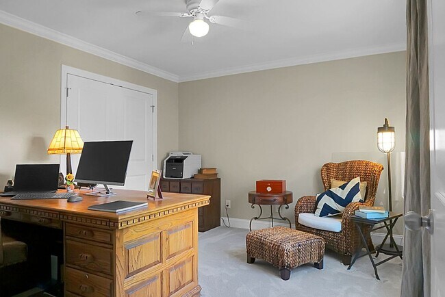 Building Photo - Johns Island 4BR, 2.5 BA Gem: Features Wood Floors, 2-Car Garage, & Community Pool