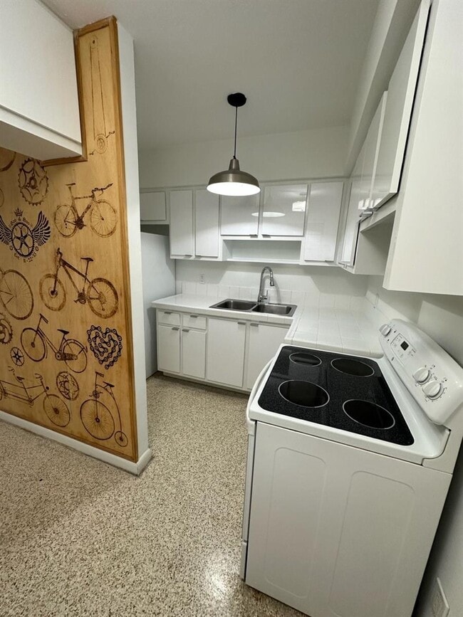 Building Photo - 2656 SW 28th Ct