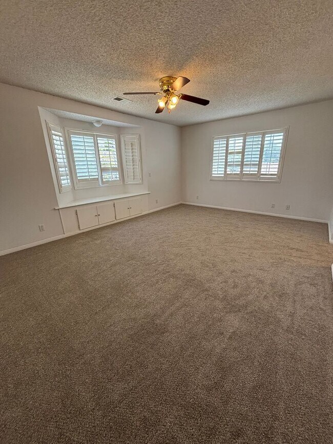 Building Photo - 4122 Aragon Dr