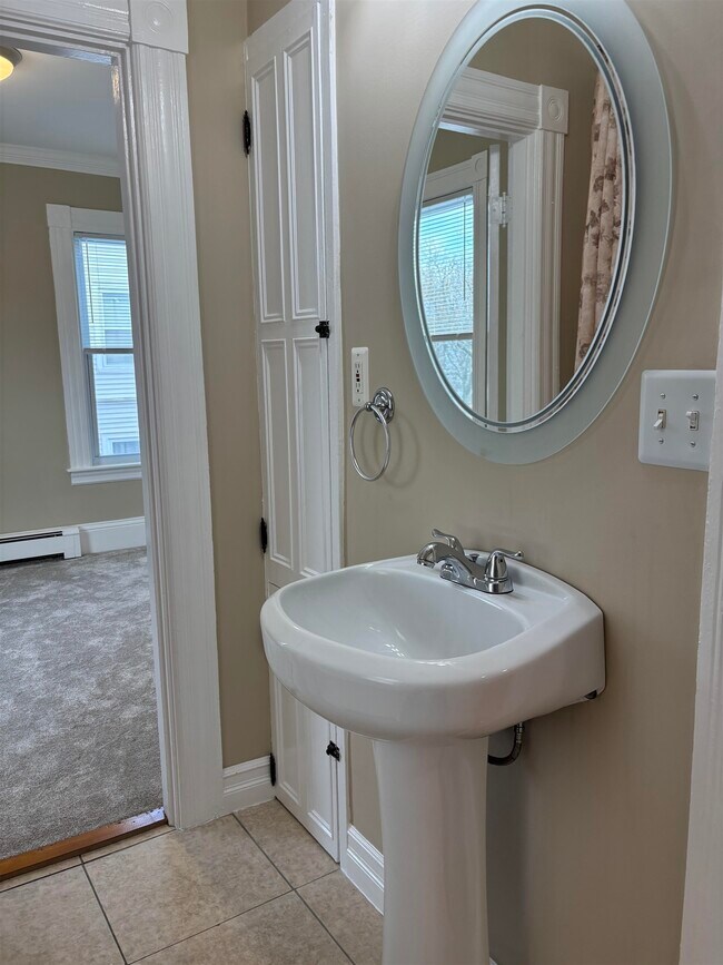 Building Photo - 92 Ashland St