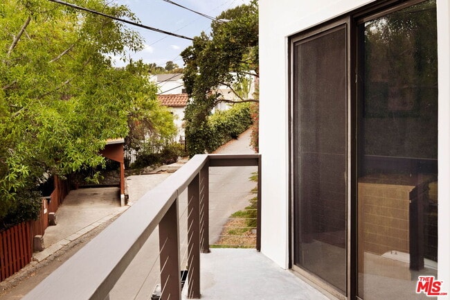 Building Photo - 303 Mavis Dr