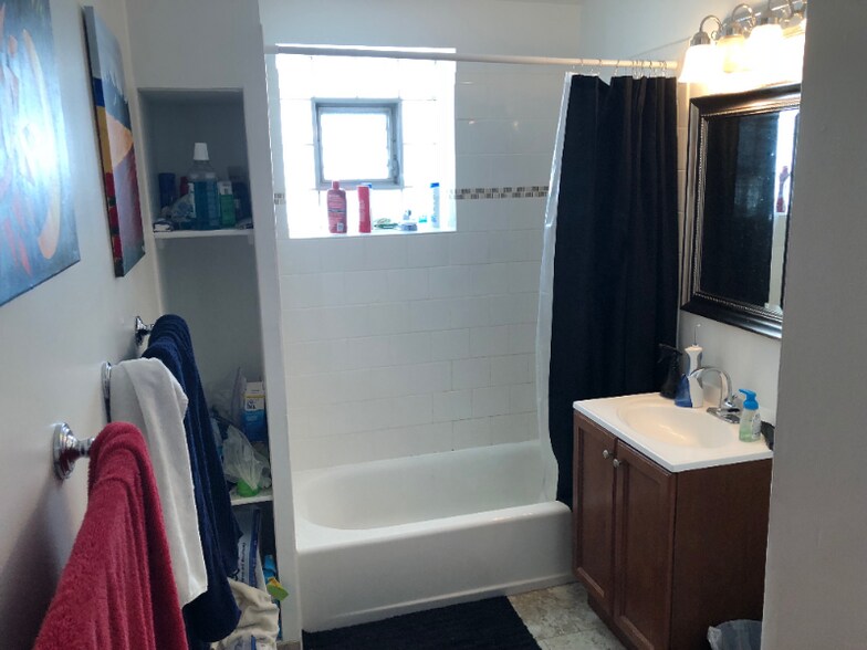 Building Photo - 1210 W Nelson St