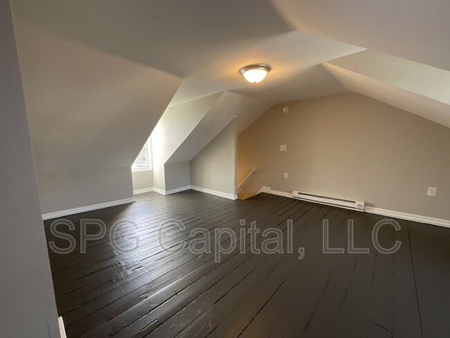 Building Photo - 625 Vander Ave