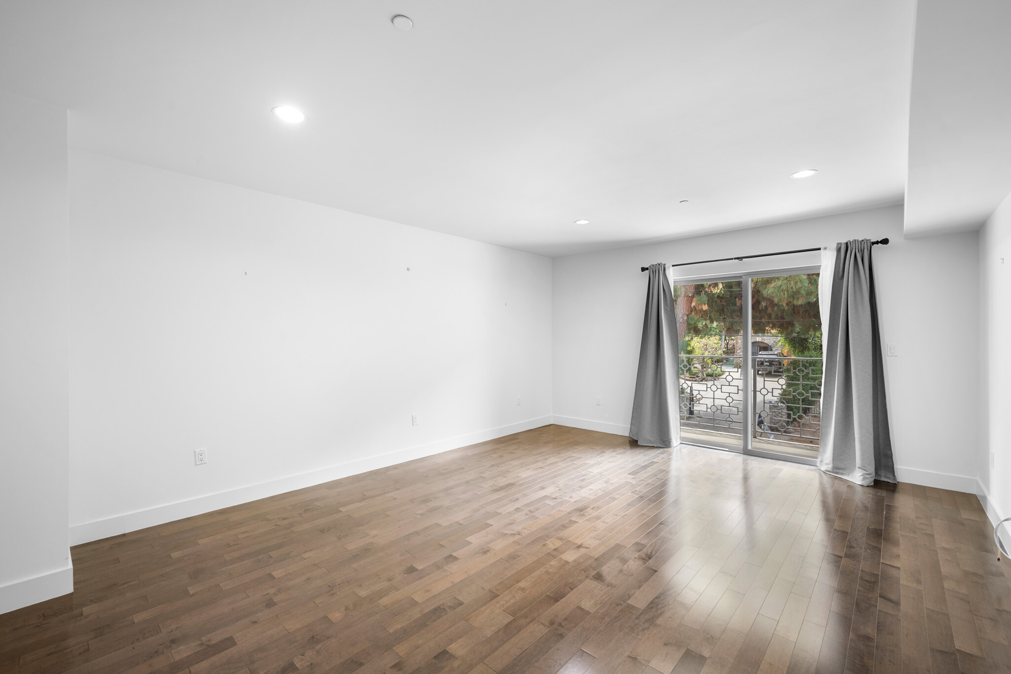 Building Photo - 11023 Fruitland Dr