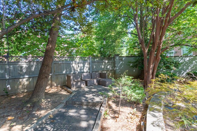 Building Photo - 4611 Charleston Terrace NW