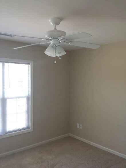 Building Photo - 1905 Serenade Cir