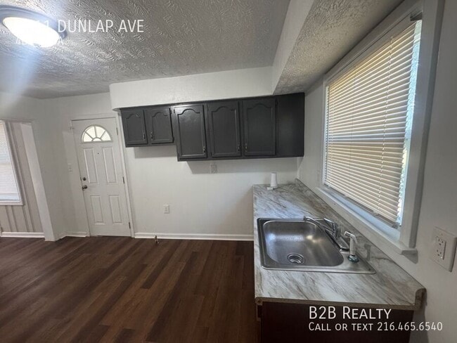Building Photo - 9611 Dunlap Ave