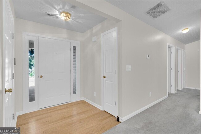 Building Photo - 2343 Cove Lake Way
