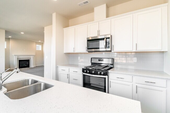 Building Photo - Scenic Auburn Living with Modern Comfort & Easy Seattle/Tacoma Access