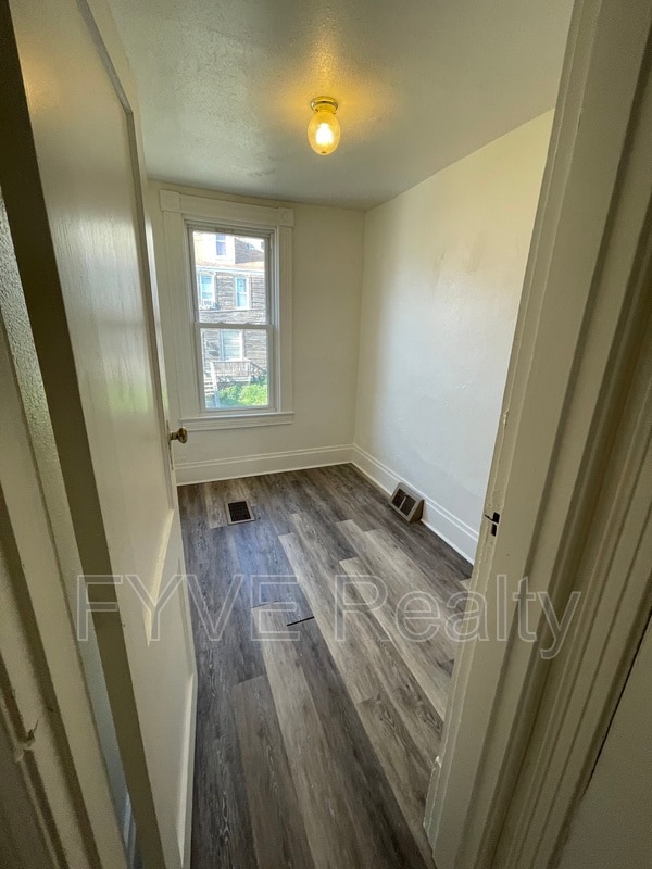 Building Photo - 489 Norton St