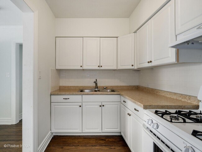 Building Photo - 133-143 Vine Ave