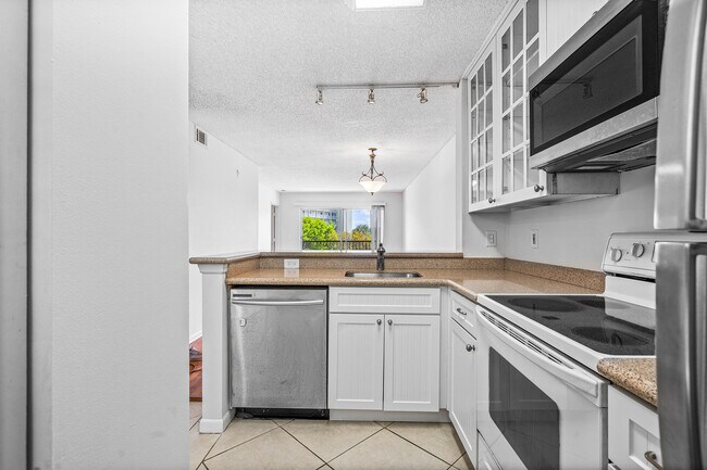Building Photo - 2230 N Cypress Bend Dr