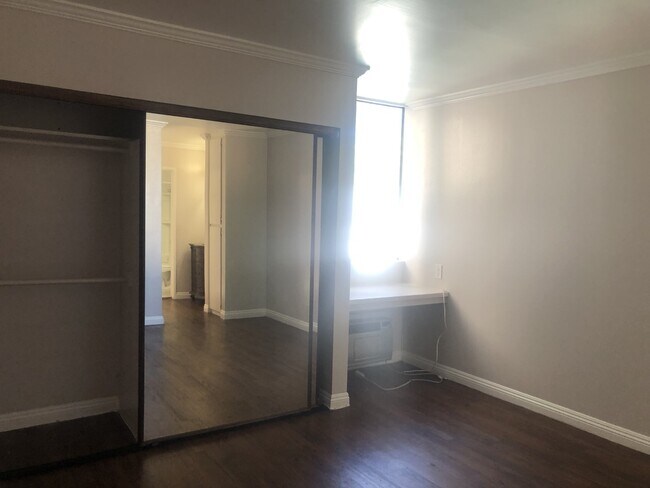 Building Photo - 18620 Hatteras St