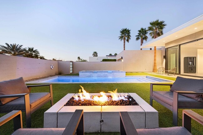 Building Photo - 57880 Salida del Sol