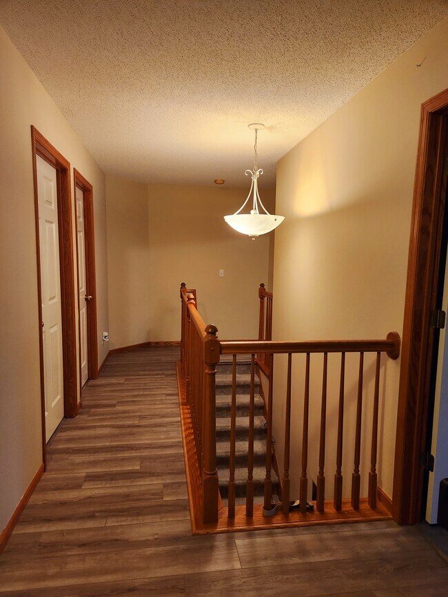 upstairs hallway - 862 Princeton Ave