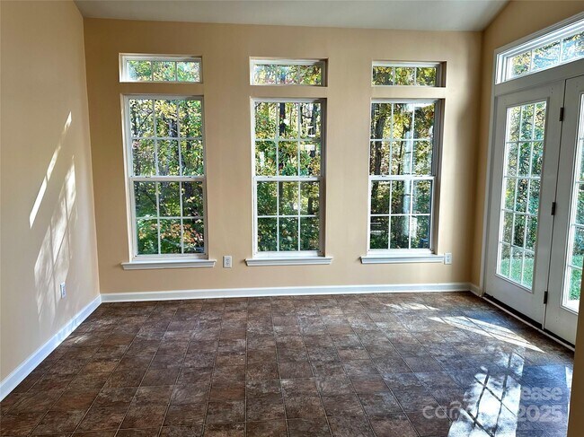 Building Photo - 7946 Mariners Pointe Cir