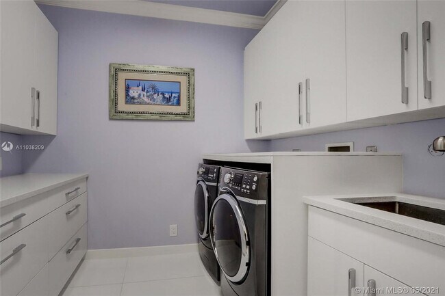 Building Photo - 750 Marine Dr
