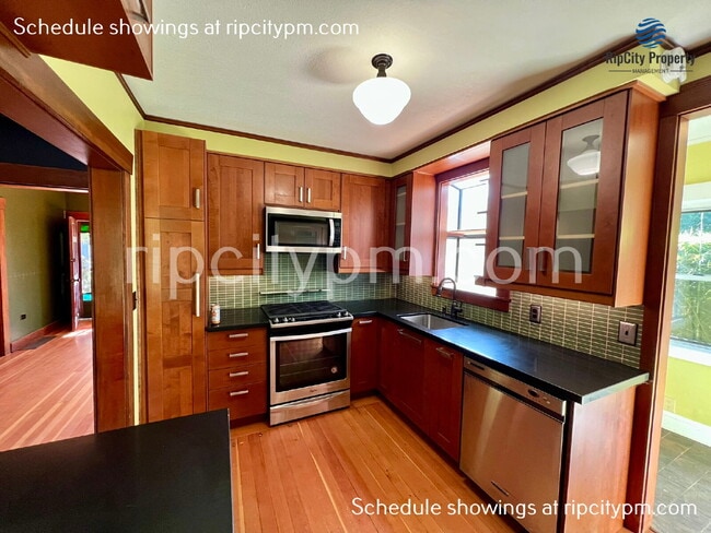 Building Photo - 3125 SE 20th Ave