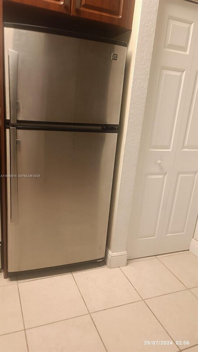 Building Photo - 2850 N Oakland Forest Dr