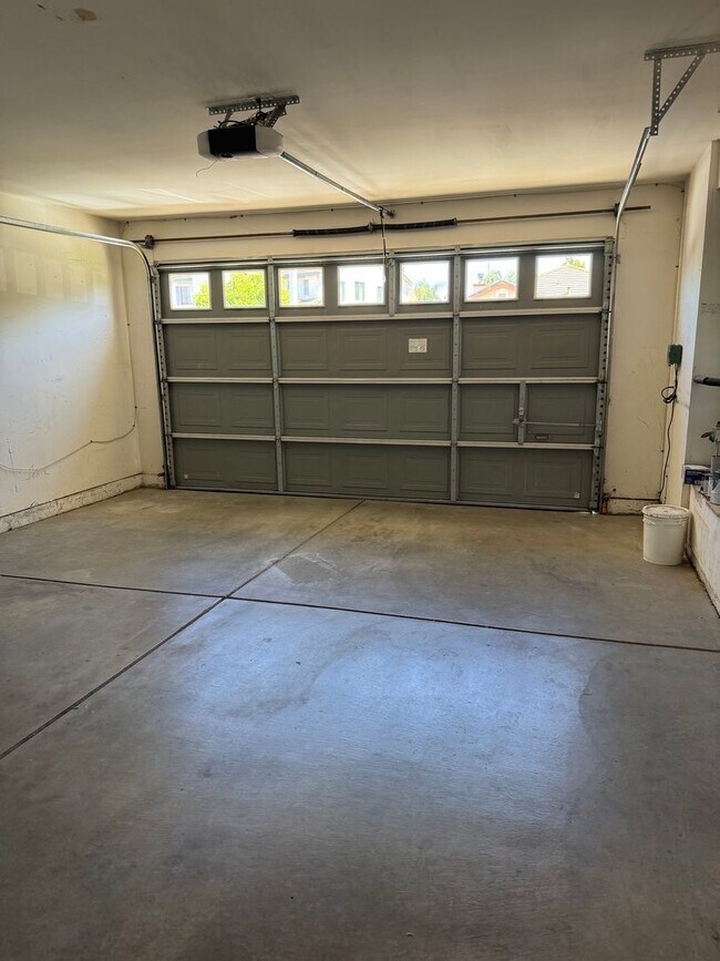 Building Photo - NICE SINGLE STORY HOME NEAR PARK AND SCHOOLS!