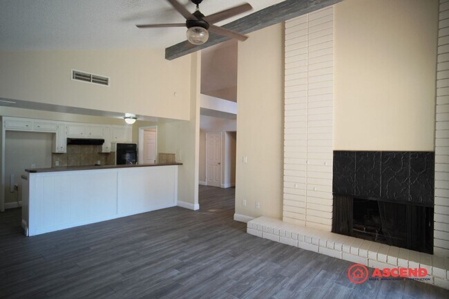 Building Photo - Phenomenal Home Located In Gated Community!