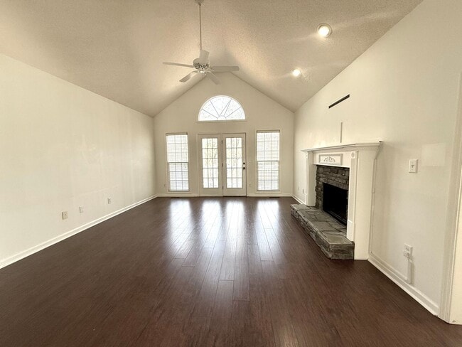 Building Photo - Charming 3 Bedroom Cape Cod