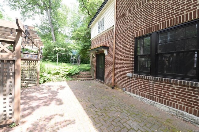 Building Photo - 418 Carswold Dr