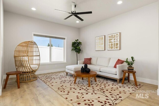 Building Photo - 10494 W Shields Ave