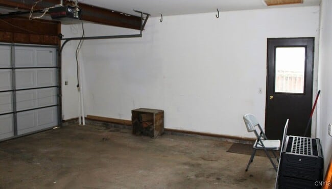 Building Photo - 7994 Northwood Dr