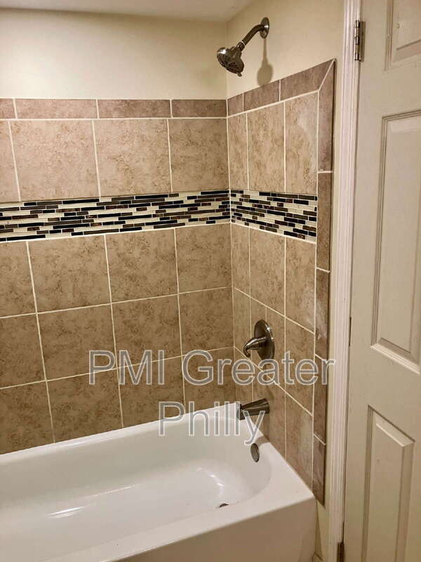 Building Photo - 1688 Bluebird Dr