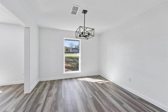 Building Photo - 205 Elmwood St