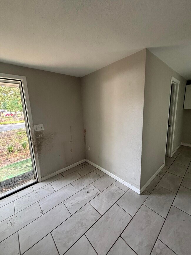 Building Photo - 650 Blakely Ave