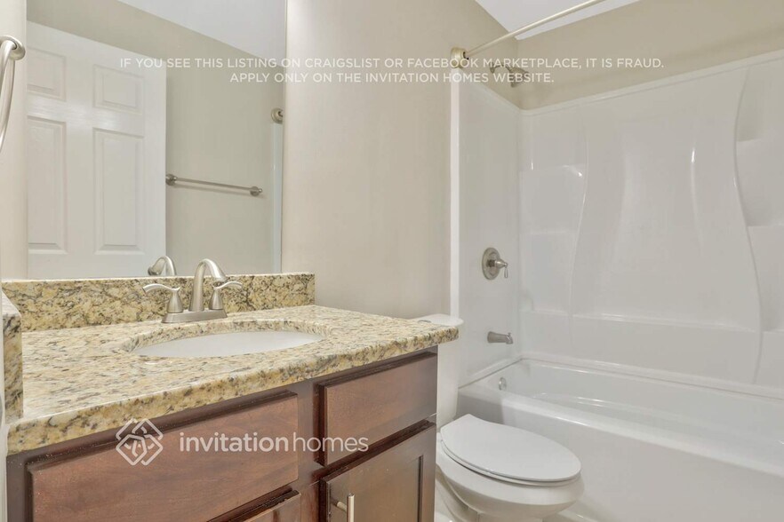 Building Photo - 705 Pinehill Dr