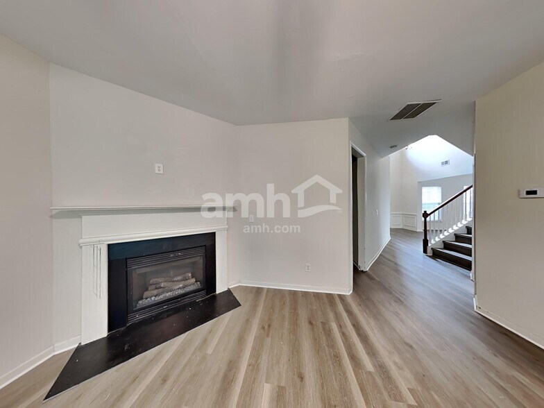 Building Photo - 1637 Bradmere Ln