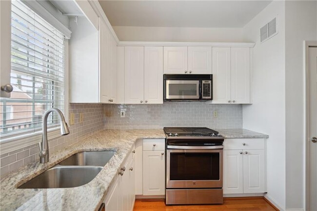 Building Photo - 3675 Peachtree Rd NE