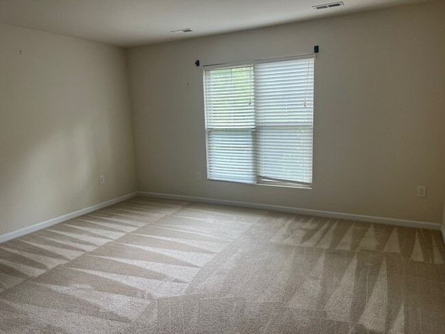 Building Photo - 2108 Chipley Dr