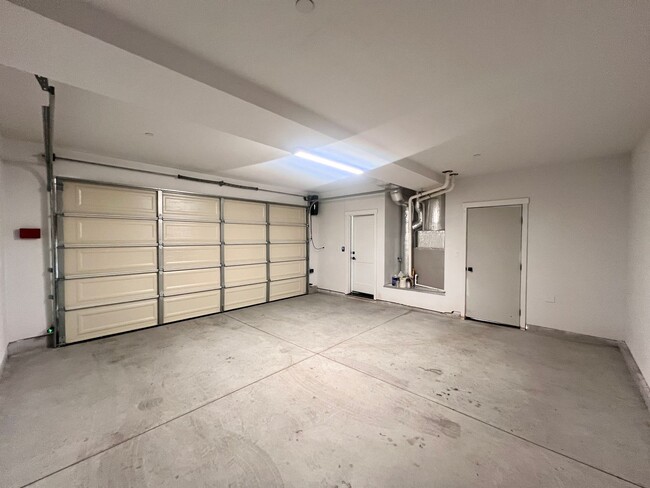 Building Photo - Beautiful 3-bedroom 2.5 home in Prime Nort...
