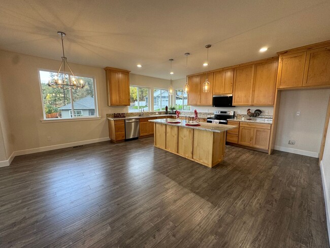 Building Photo - Brand new 3 bedroom 2 bath home in 55+ Com...