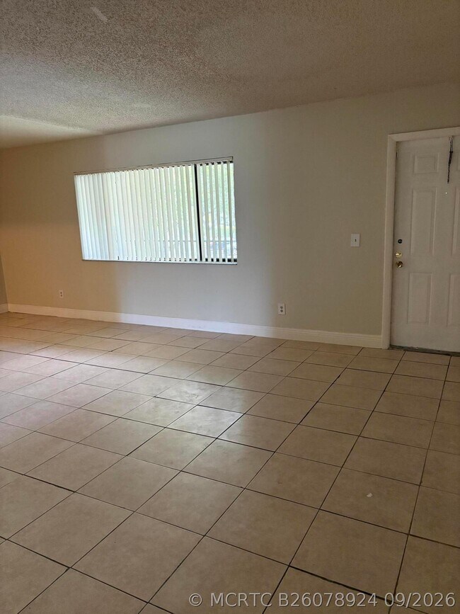 Building Photo - 318 Meadows Cir