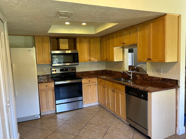 Building Photo - 873 Lake Marion Dr