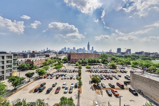 Building Photo - 6 S Laflin St